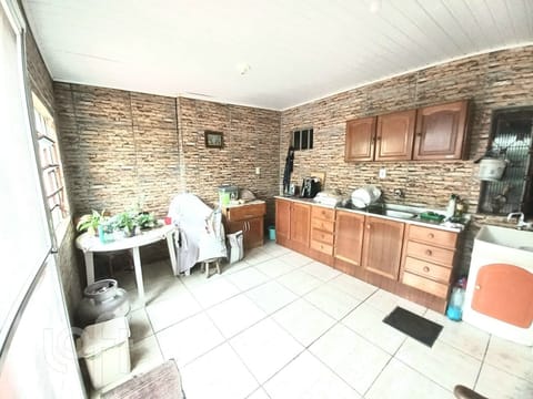 Image 11 - 230312